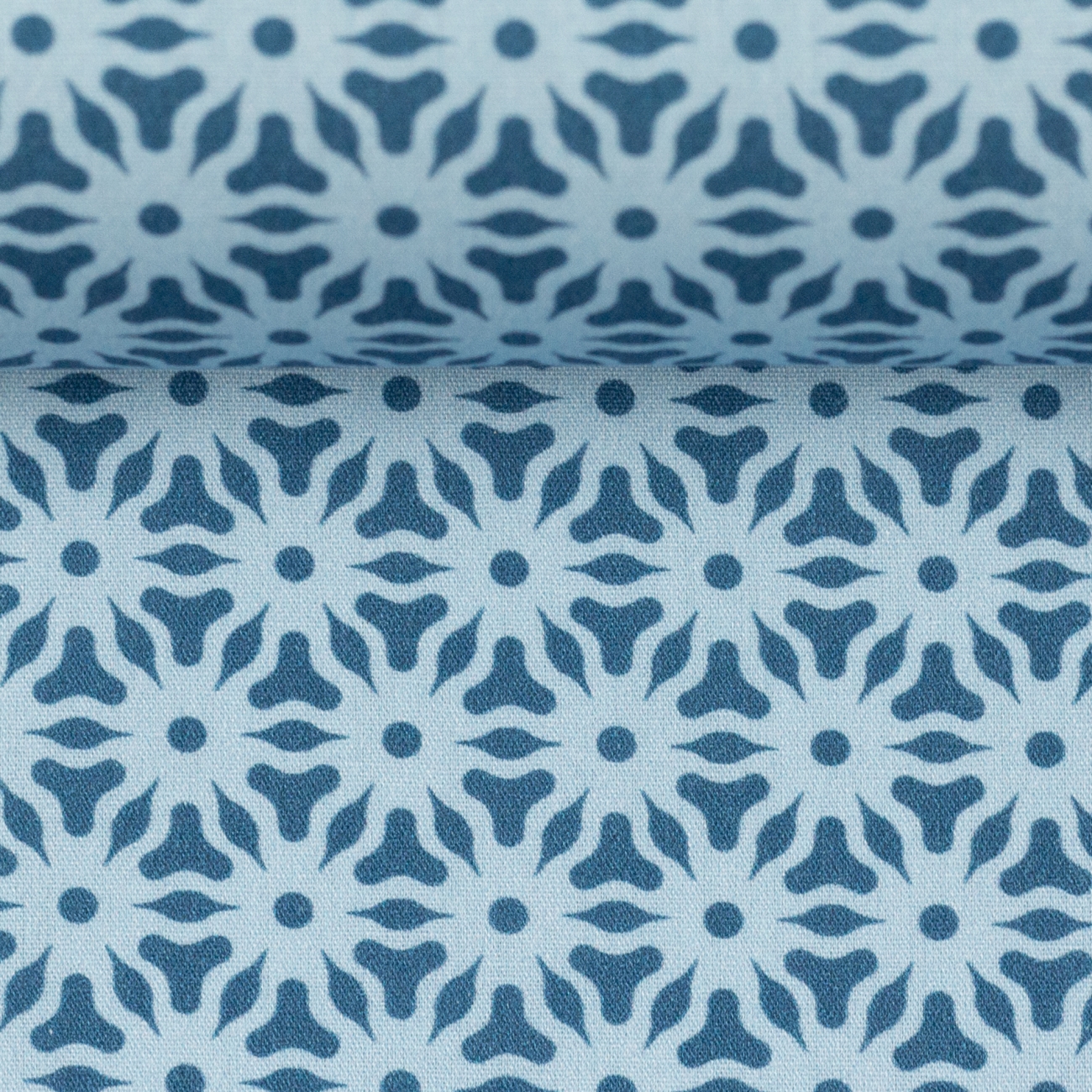 Swafing Baumwolle - Abstrakte Blüten - Hellblau